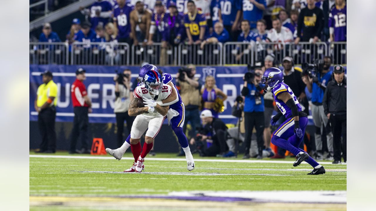 Watch: Former Oregon State Beavers' star Isaiah Hodgins scores game-tying  TD during N.Y. Giants' historic comeback win 