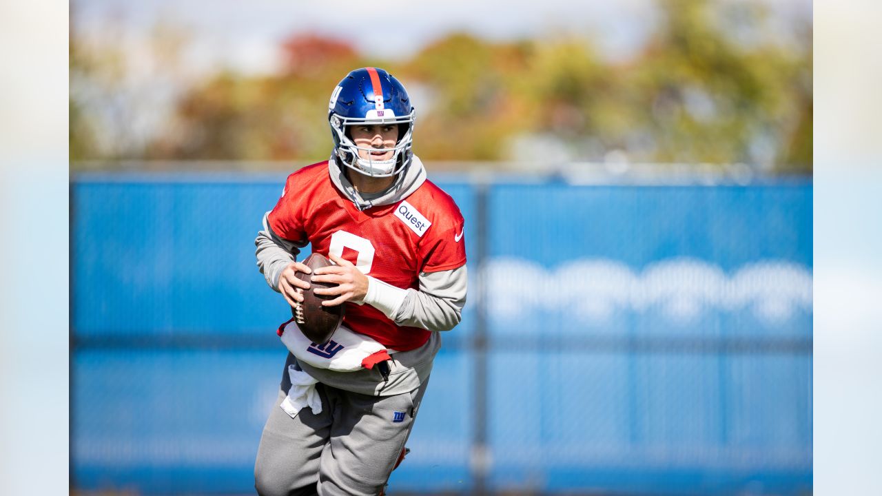 New York Giants cornerback Fabian Moreau (37) defends against the  Washington Commanders during an NFL football game Sunday, Dec. 4, 2022, in  East Rutherford, N.J. (AP Photo/Adam Hunger Stock Photo - Alamy