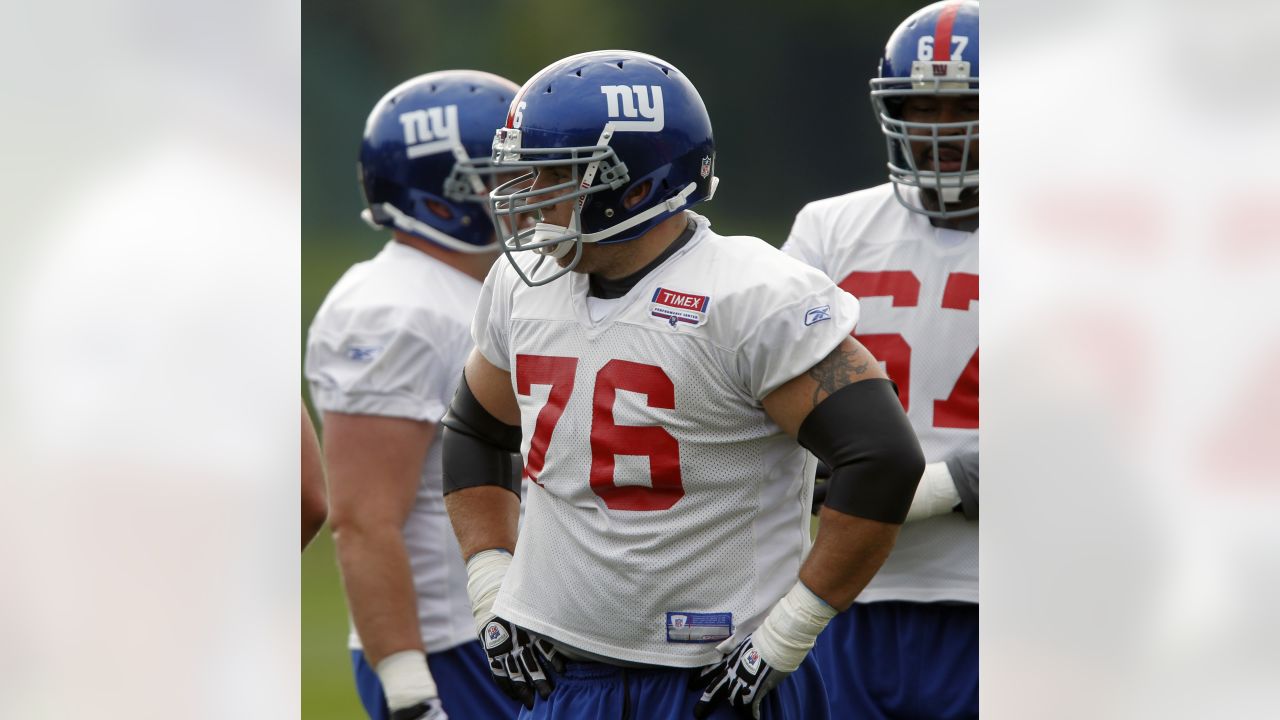 New York Giants - New York Giants offensive lineman Chris Snee (76)  practicing during mini camp