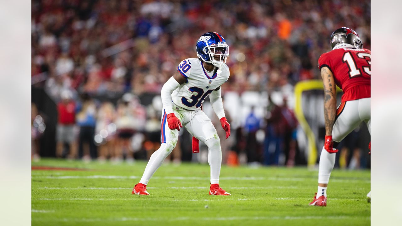 New York Giants cornerback Darnay Holmes (30) responds to the play