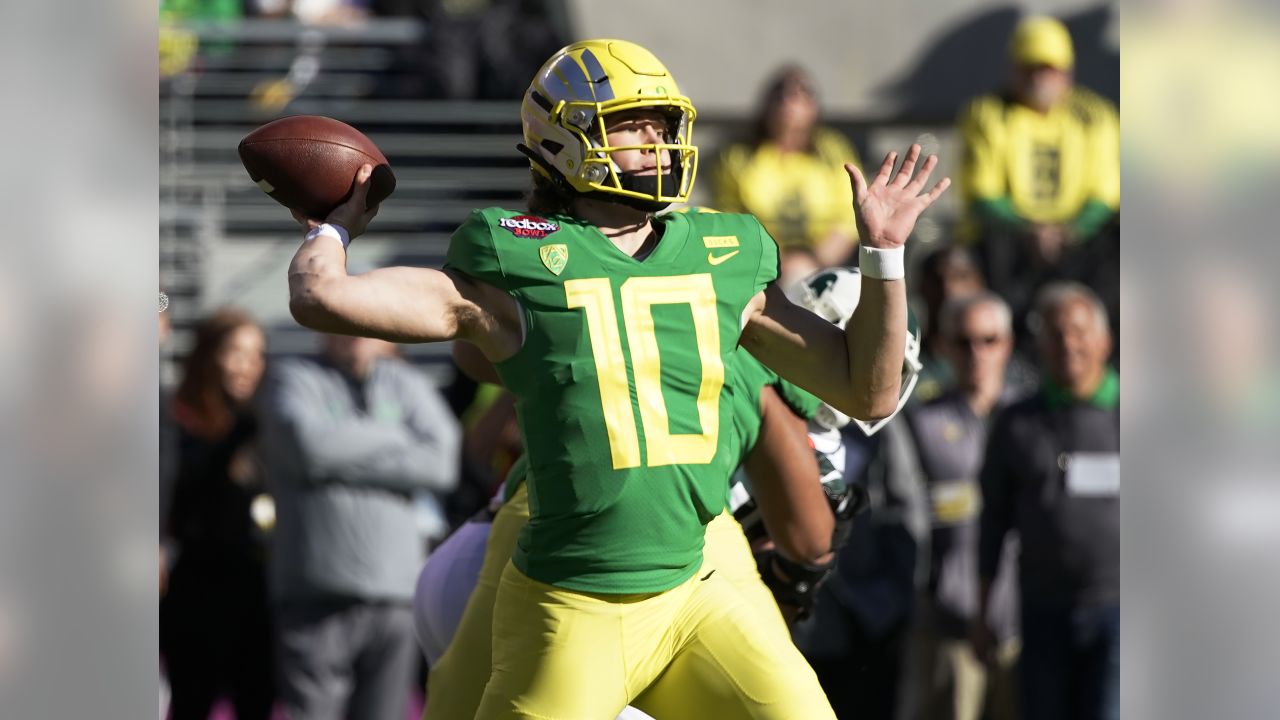 Justin Herbert Shows Off Arm Strength at Oregon Pro Day Ahead of 2020 NFL  Draft, News, Scores, Highlights, Stats, and Rumors