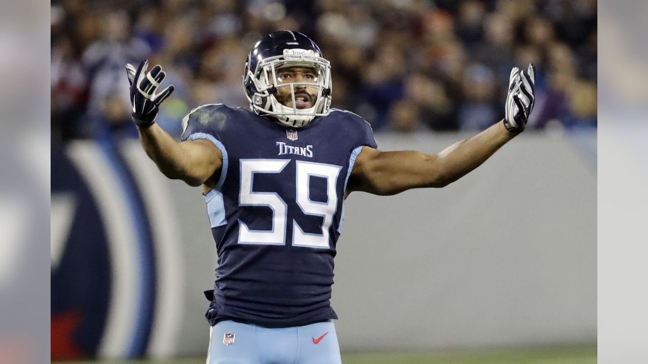 Tennessee Titans inside linebacker Wesley Woodyard (59) reacts