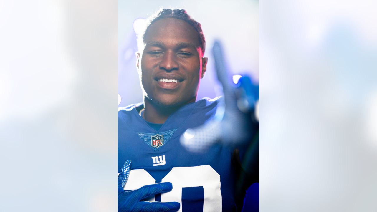 New York Giants cornerback Darnay Holmes (30) responds to the play