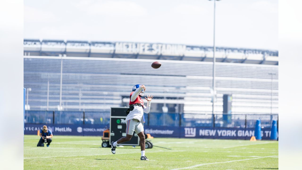 Giants' Darius Slayton catches flea flicker during busy practice