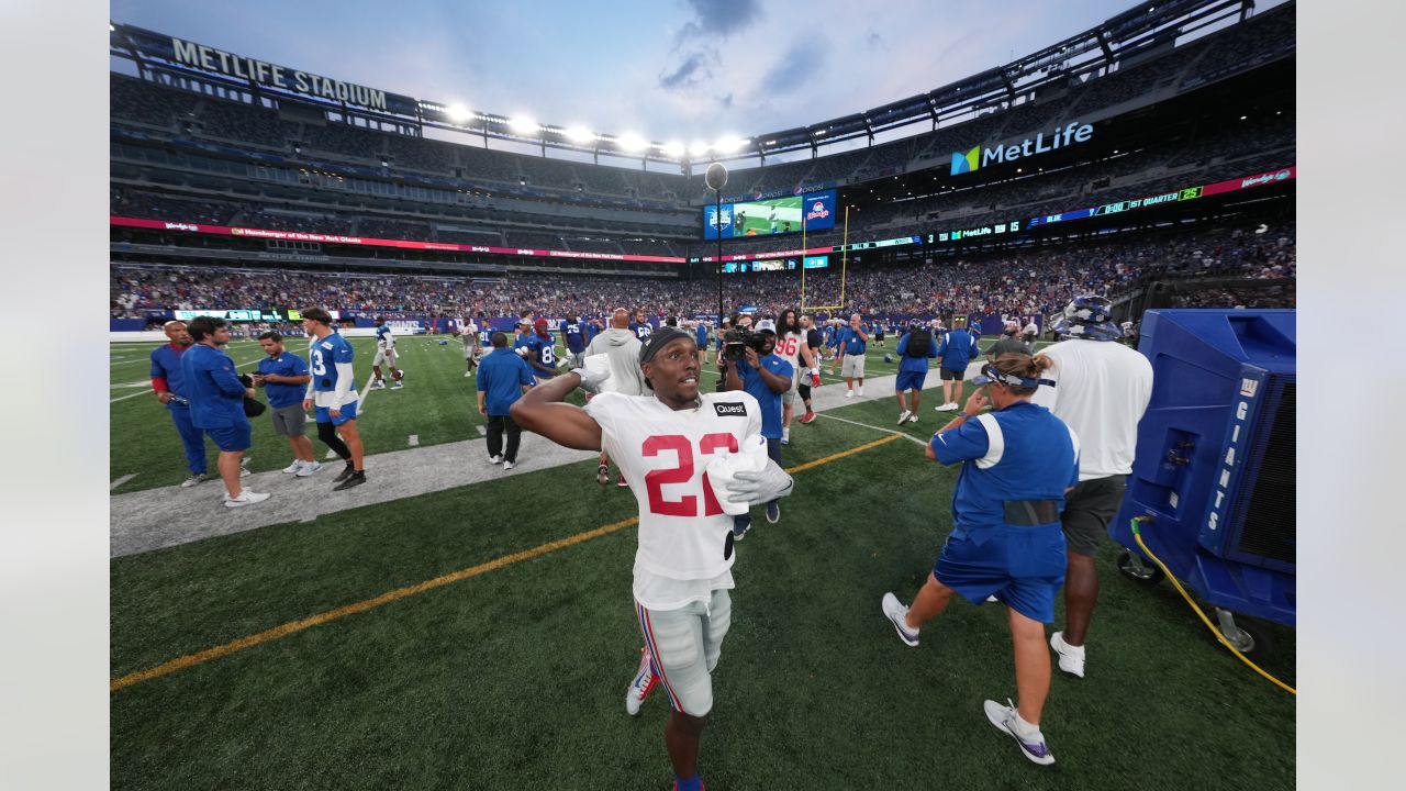 Daniel Jones received a standing ovation from the MetLife Stadium crowd -  and high praise from his teammates and coaches - after leading…