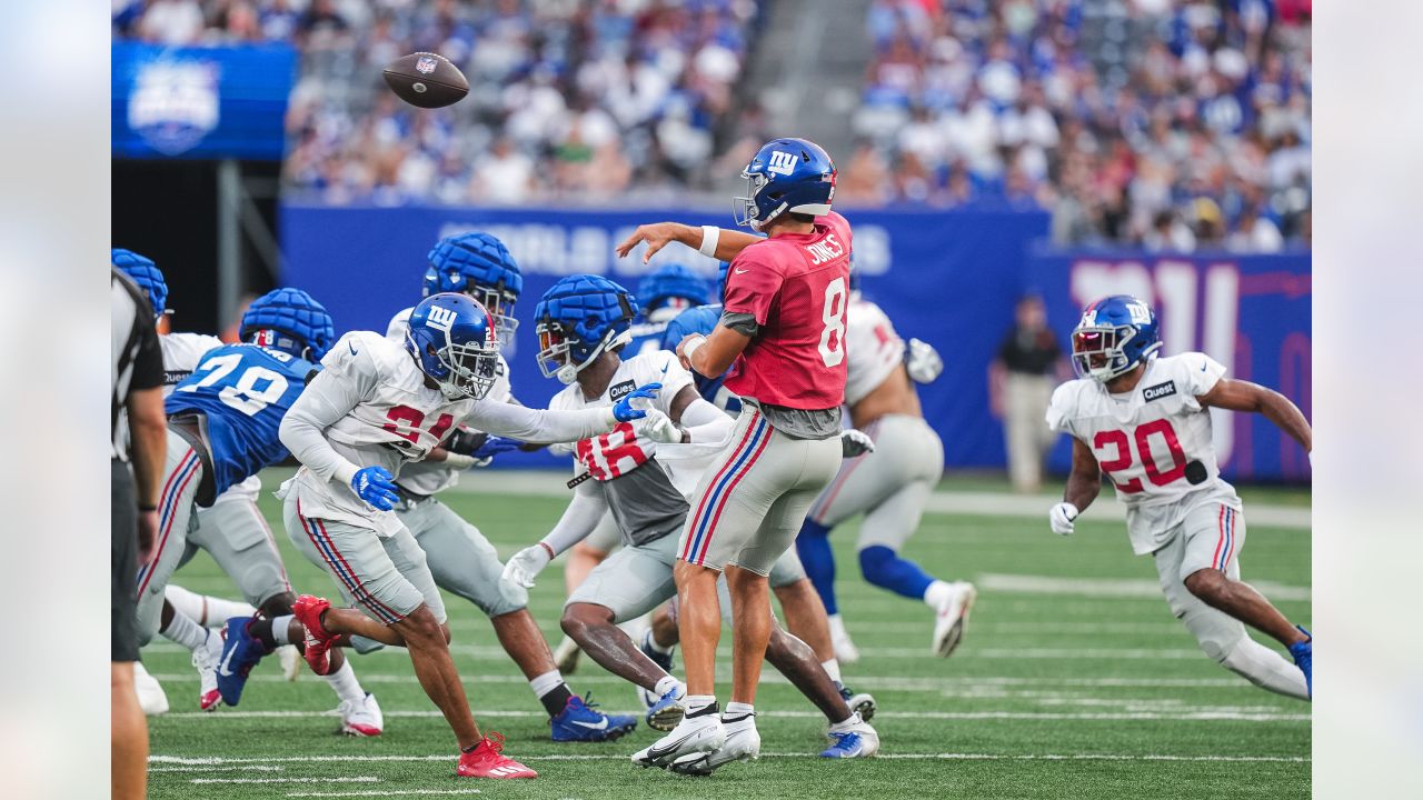 Daniel Jones received a standing ovation from the MetLife Stadium crowd -  and high praise from his teammates and coaches - after leading…