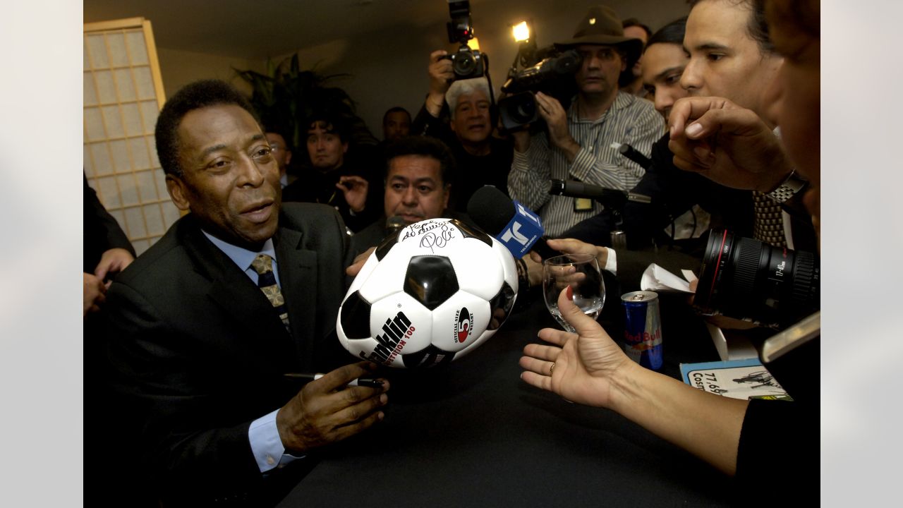 Pele Edson Arantes Do Nascimento Retro NY Cosmos Football 