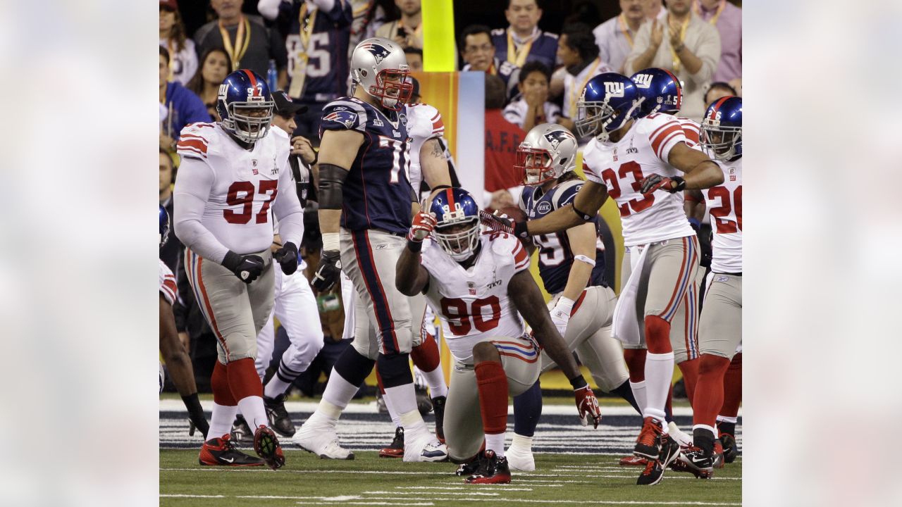 Osi Umenyiora crashes Super Bowl LV interviews with Tom Brady