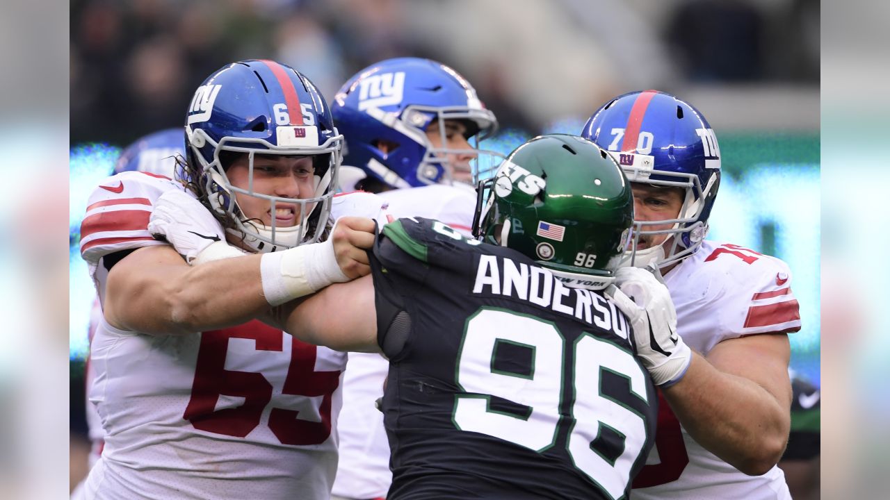 New York Giants offensive guard Nick Gates (65) looks to block