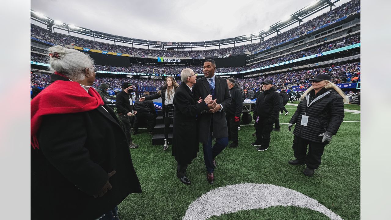 Giants honor Michael Strahan by beating Eagles at MetLife Stadium