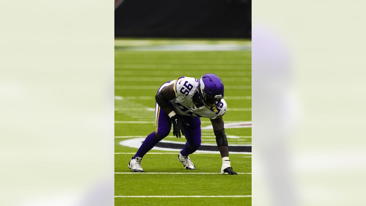 Vikings practice-squad DE Ifeadi Odenigbo spurns Eagles offer, gets raise