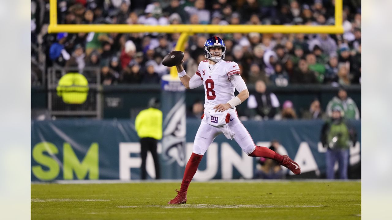 Giants' season ends with lopsided NFL playoff loss to Eagles