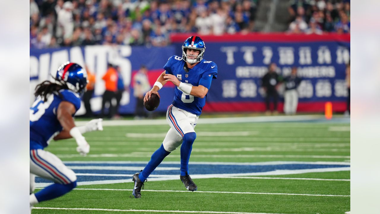 East Rutherford, NJ — The Seattle Seahawks' defense delivered a standout  performance in their 24–3 victory over the New York Giants at MetLife  Stadium on Monday night. Giants' quarterback Daniel… - Smith - Medium