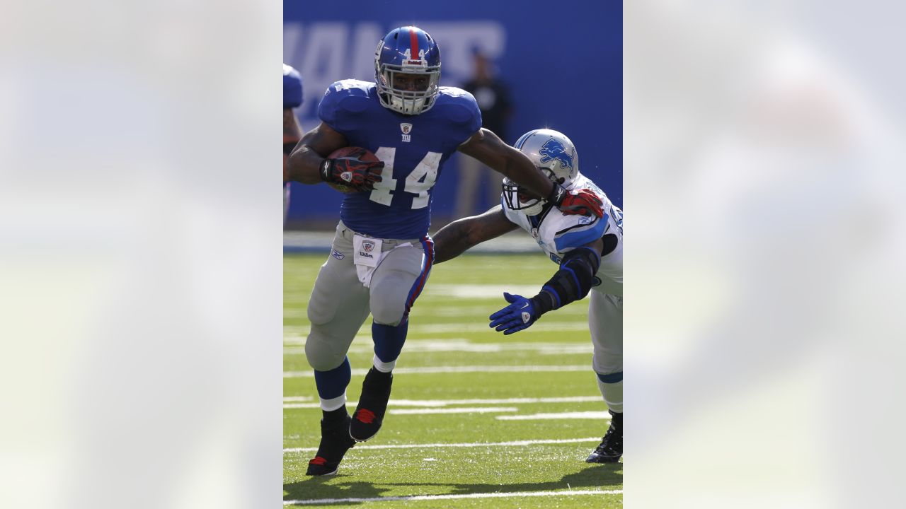 East Rutherford, NJ. 18/12/2022, New York Jets running back Zonovan Knight  (27) looks for running room during a NFL game against the Detroit Lions on  Sunday, Dec. 18, 2022 in East Rutherford