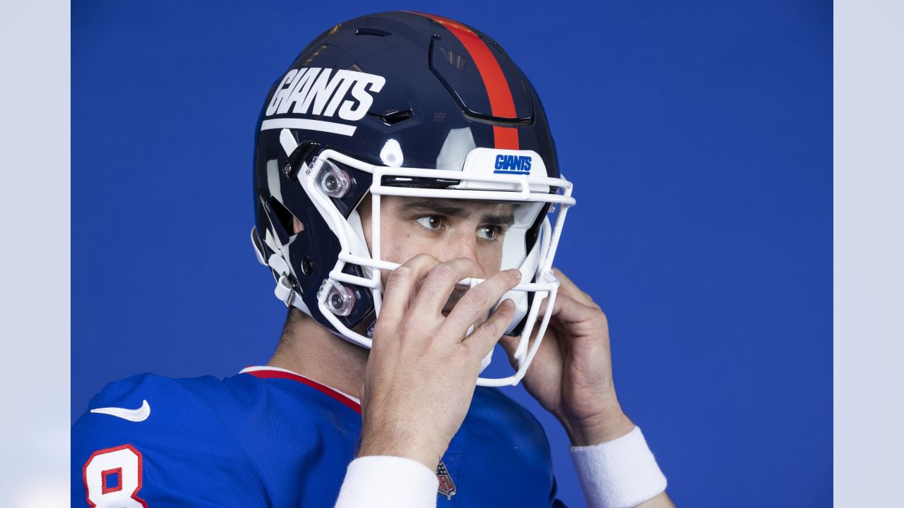 Watch Giants players try on classic uniforms for first time