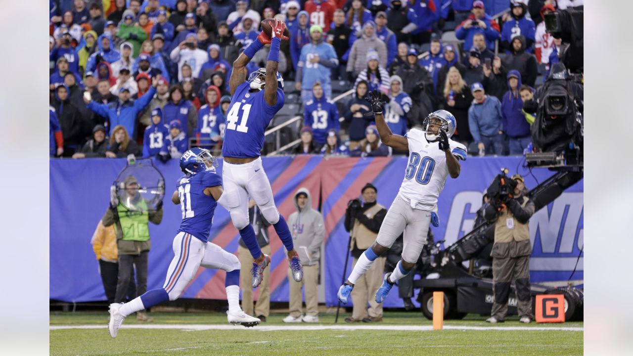 East Rutherford, NJ. 18/12/2022, Detroit Lions wide receiver Amon-Ra St.  Brown (14) makes a catch during a NFL game against the New York Jets on  Sunday, Dec. 18, 2022 in East Rutherford