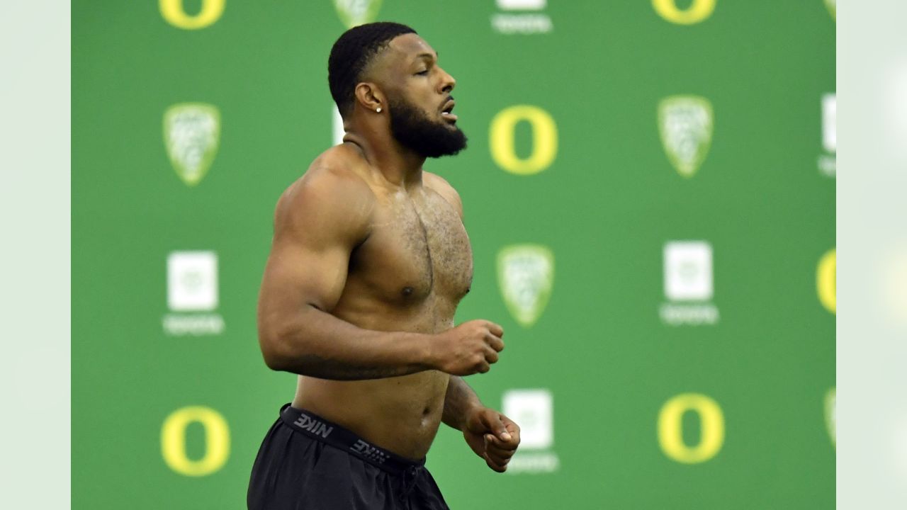 Opposing QBs should be terrified of the new Kayvon Thibodeaux workout photos