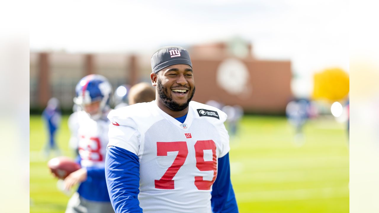 New York Giants cornerback Fabian Moreau (37) defends against the  Washington Commanders during an NFL football game Sunday, Dec. 4, 2022, in  East Rutherford, N.J. (AP Photo/Adam Hunger Stock Photo - Alamy