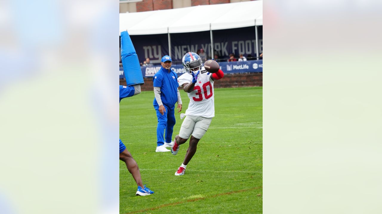 Isaiah Hodgins wearing a Daniel Jones shirt during warmups : r/NYGiants