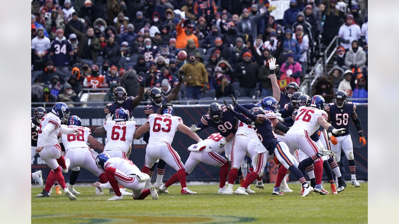 Bears rout Giants 29-3 in home finale