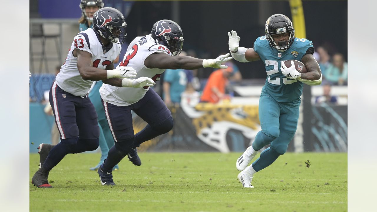 James Robinson back in uniform for Jaguars as training camp opens