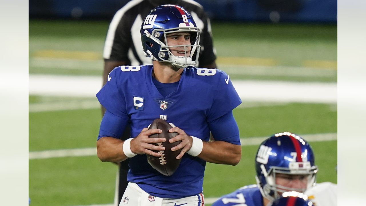 Daniel Jones extends TD streak in Giants' loss to Steelers