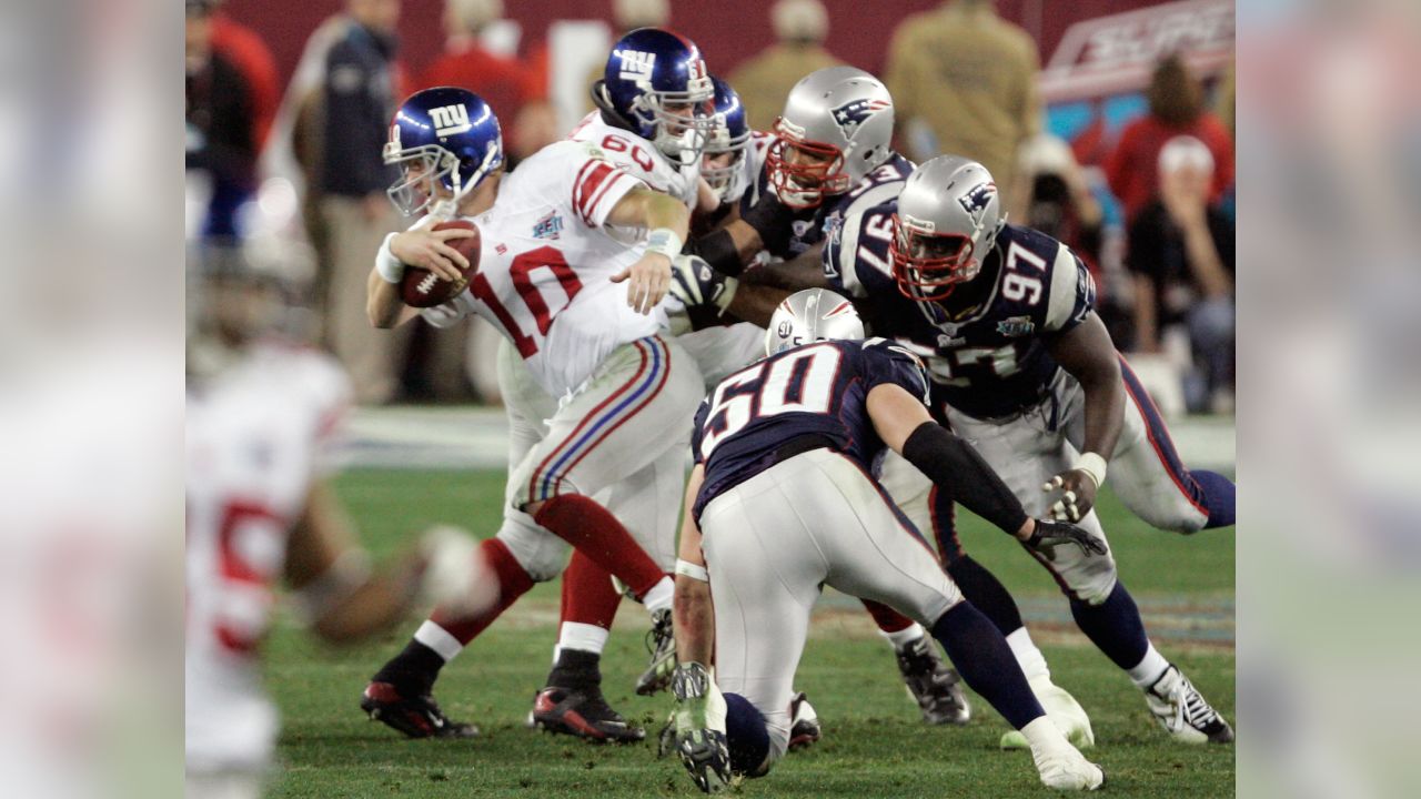 New York Giants tight end Kevin Boss (L) breaks away from New England  Patriots defenders Brandon Meriweather (31) and Adalius Thomas (96) for a 45  yard 4th quarter gain in Super Bowl