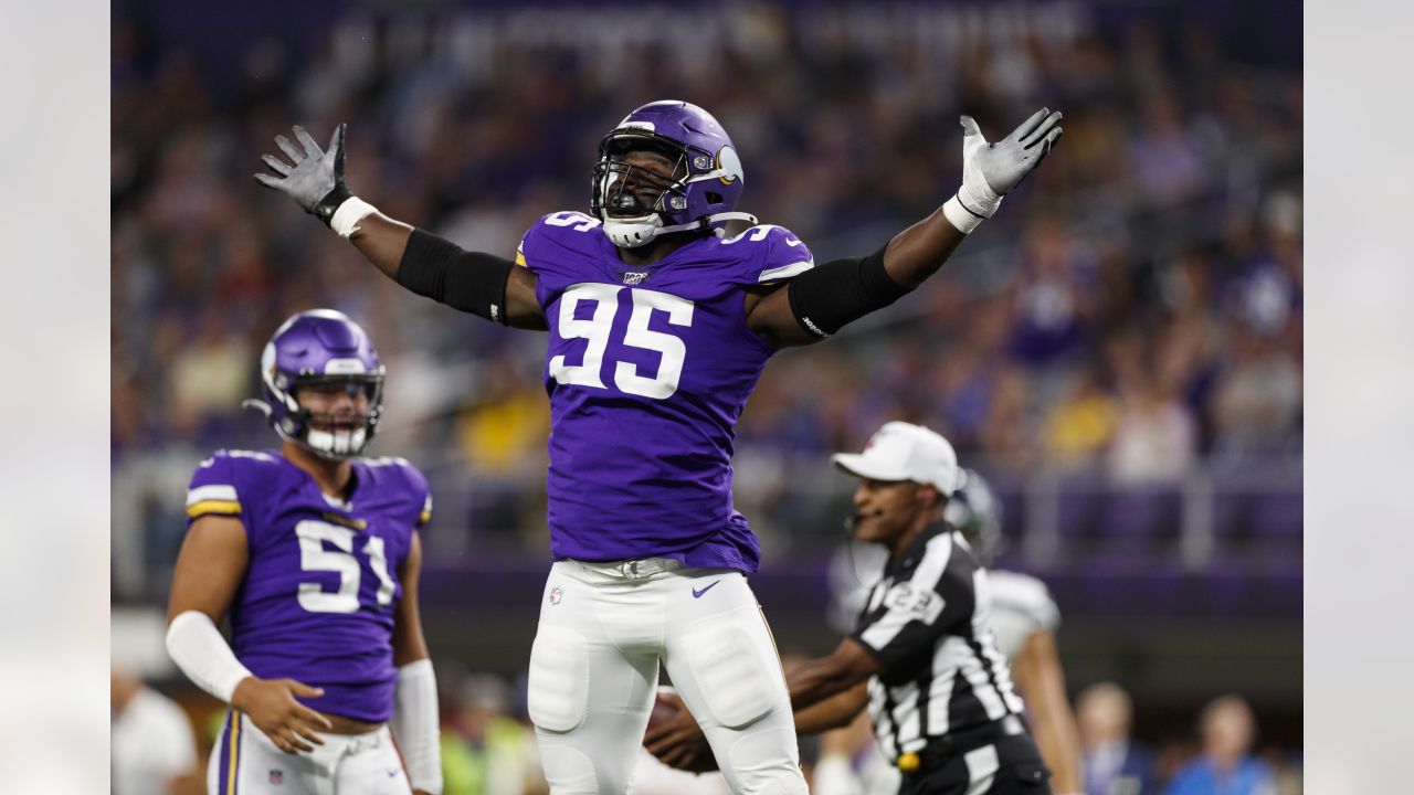 Vikings practice-squad DE Ifeadi Odenigbo spurns Eagles offer, gets raise