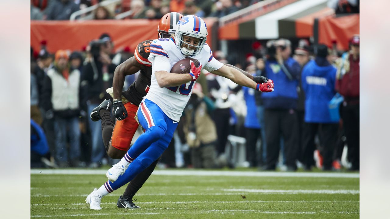 Buffalo Bills wide receiver Cole Beasley (10) runs the ball on his way to a  touchdown against t …