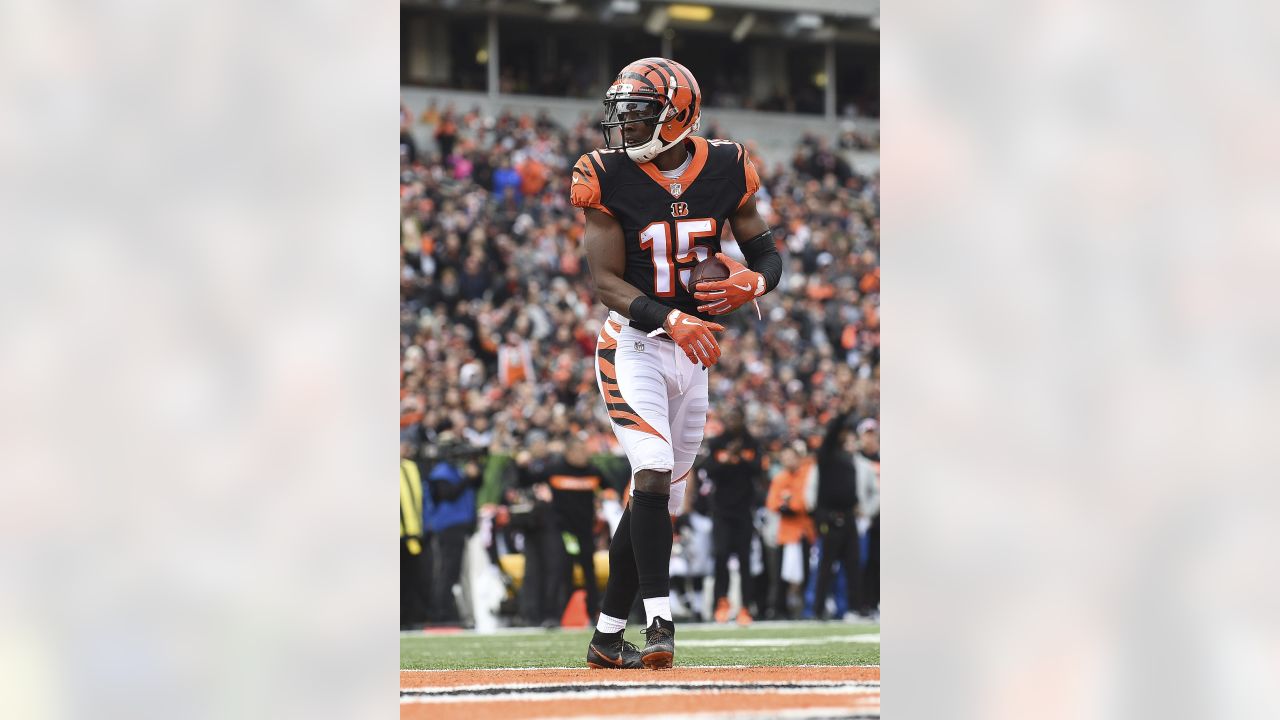 Record-setting wide receiver John Ross retires prematurely