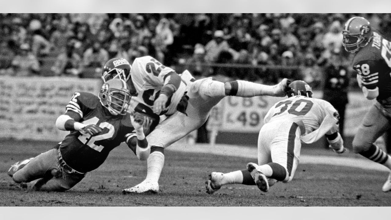 San Francisco, California, USA. 28th Oct, 1990. San Francisco 49ers vs Cleveland  Browns at Candlestick Park Sunday, November 28, 1990. 49ers beat Browns  20-17. 49ers Nose Tackle Michael Carter (95) rushes Browns