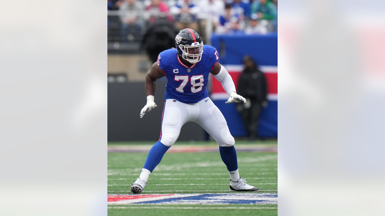 Giants' Evan Neal leaning on All-Pro LT Andrew Thomas, hoping for similar  Year 2 leap