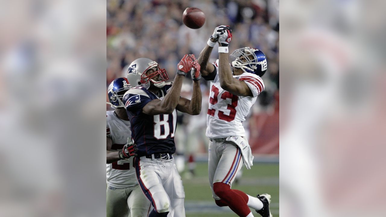 NO FILM, NO VIDEO, NO TV, NO DOCUMENTARY - New York Giants Brandon Jacobs  makes a reception in the second quarter against the New England Patriots  during Super Bowl XLII at University