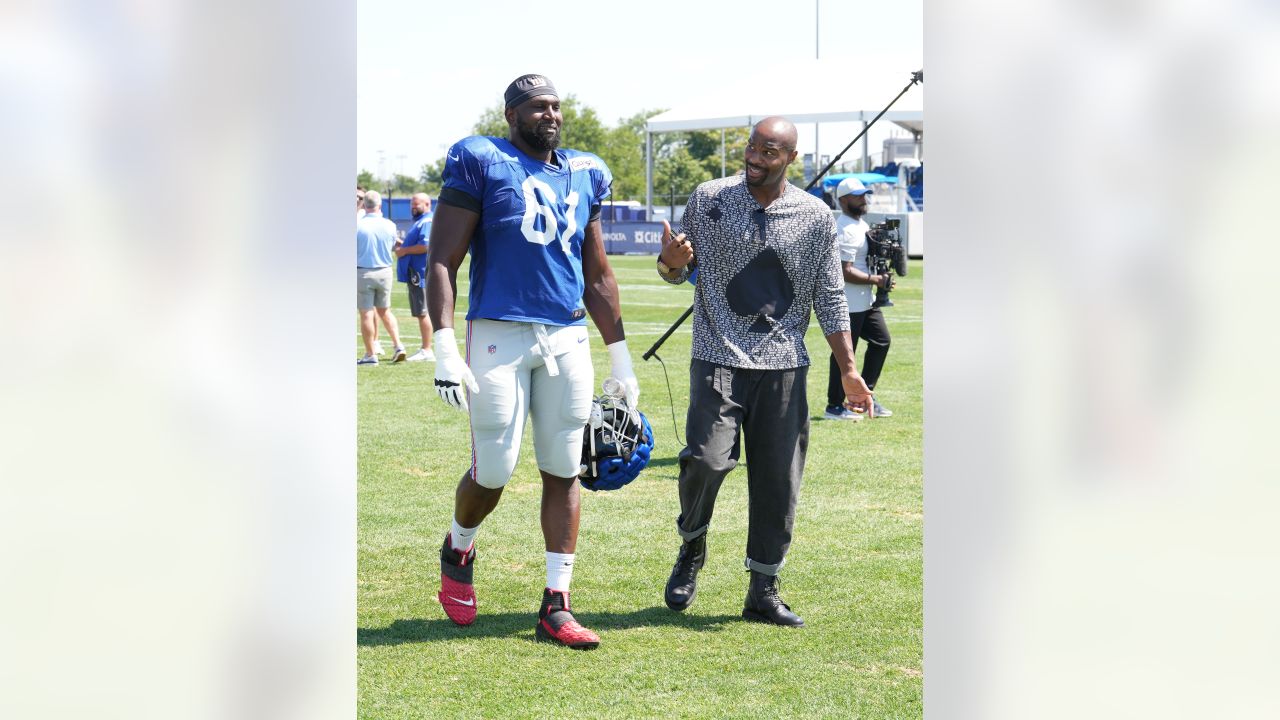 New York Giants on X: Osi Umenyiora visits Roy Mbaeteka at practice 