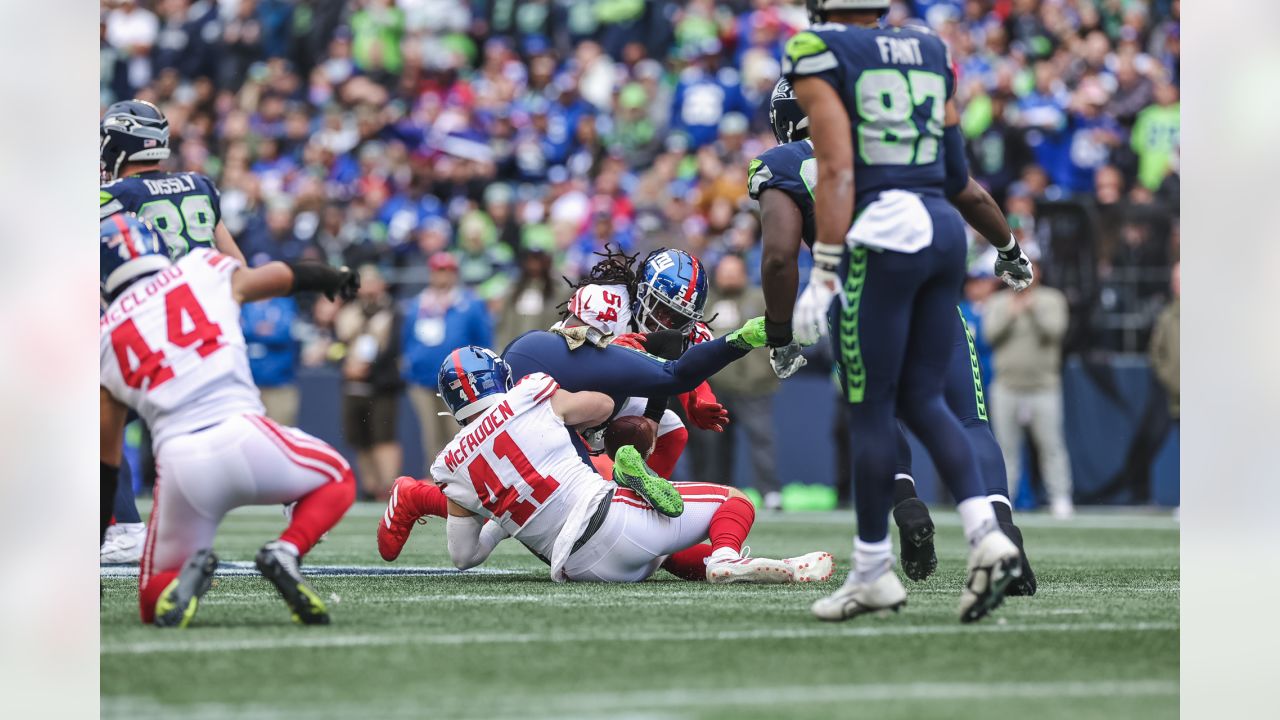 Giants fall to Seahawks, enter bye 6-2