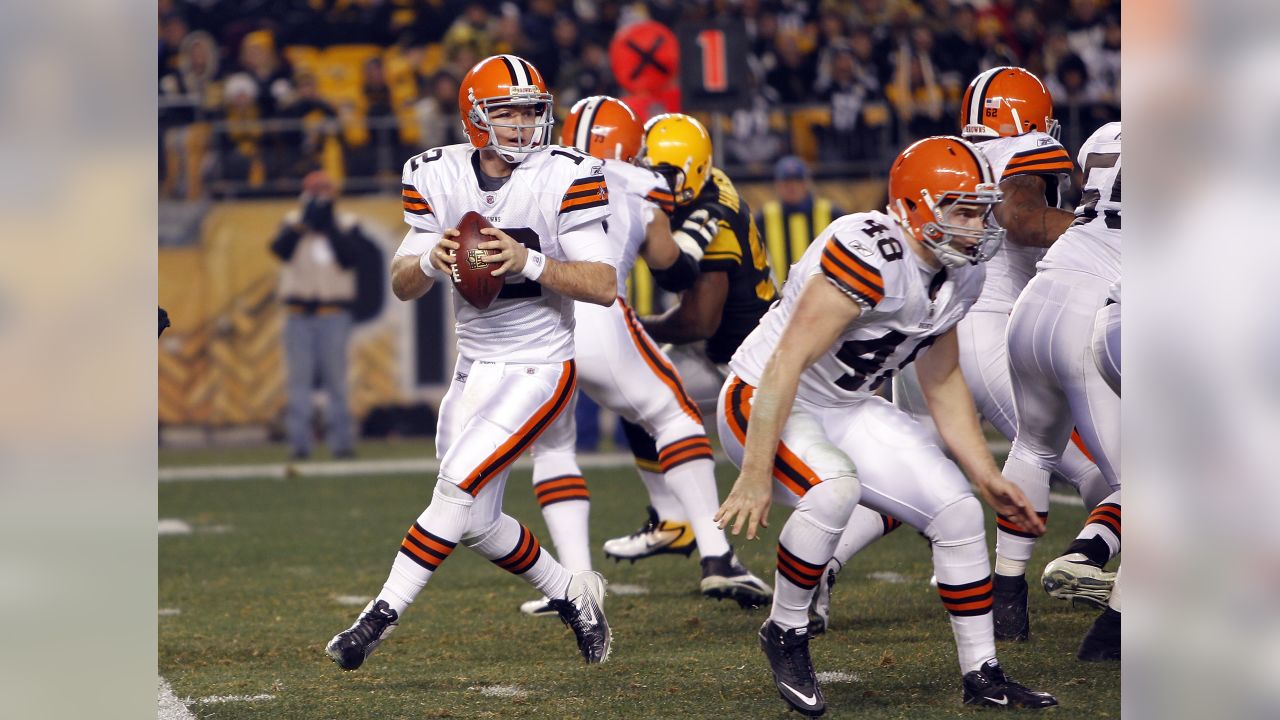 Cleveland Browns running back Peyton Hillis (40) on the sideline during the  fourth quarter of an NFL Football game against the Pittsburgh Steelers  Thursday, Dec. 8, 2011, in Pittsburgh. Pittsburgh won 14-3. (