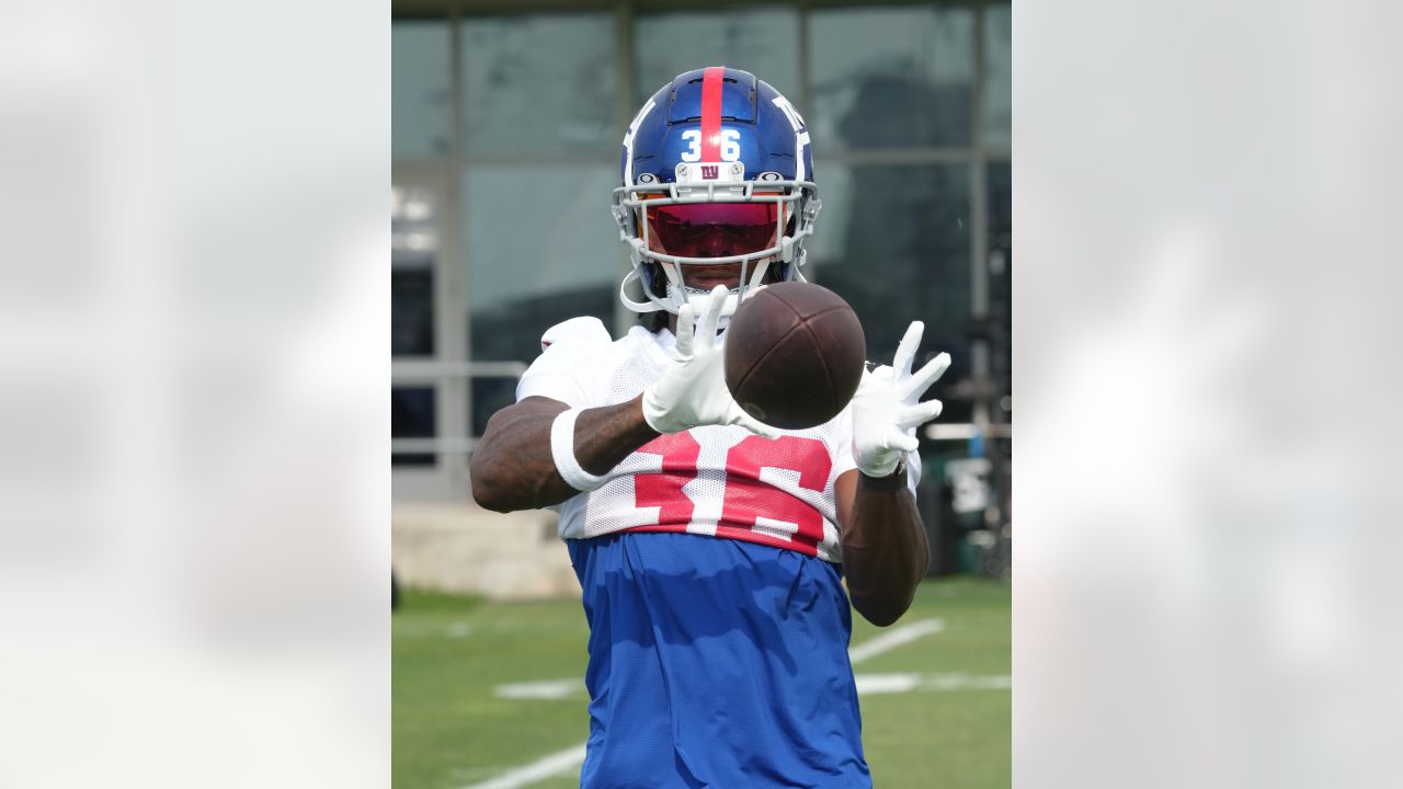 Giants' rookie center navigating turbulent waters early on