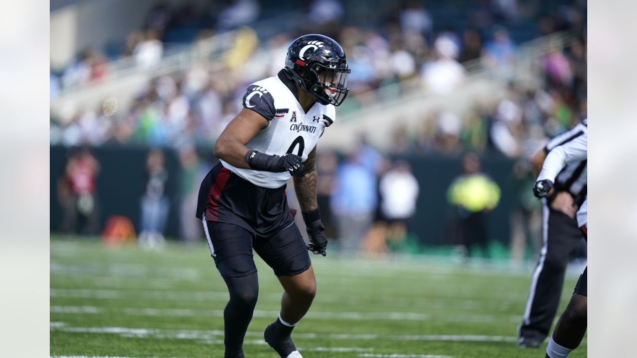 Giants draft picks 2022: New York selects Cincinnati LB Darrian Beavers at  No. 182 - Big Blue View