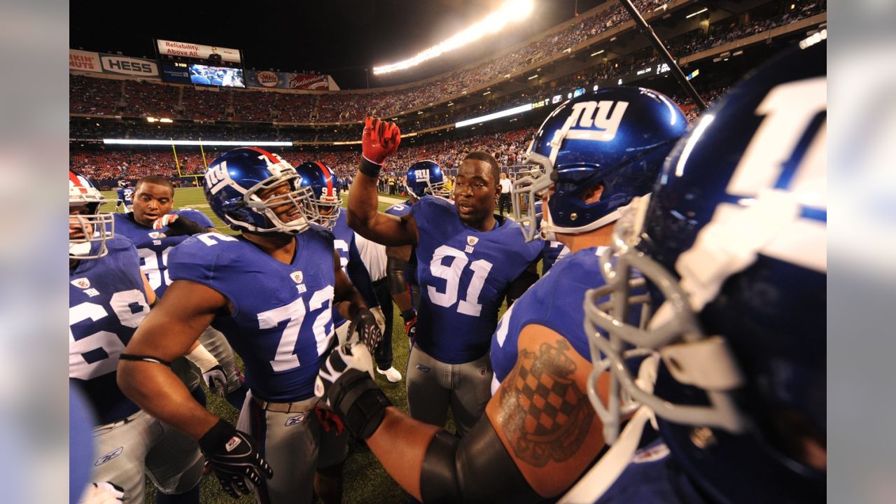 New York Giants on X: Tomorrow Osi Umenyiora will retire as a Giant and  address the media at 12:15 PM ET. More info:    / X