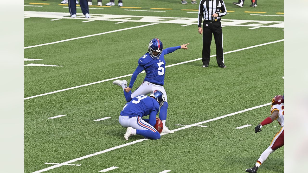 New York Giants place kicker Graham Gano (9) warms up before an NFL  football game against the Chicago Bears Sunday, Oct. 2, 2022, in East  Rutherford, N.J. (AP Photo/Adam Hunger Stock Photo - Alamy