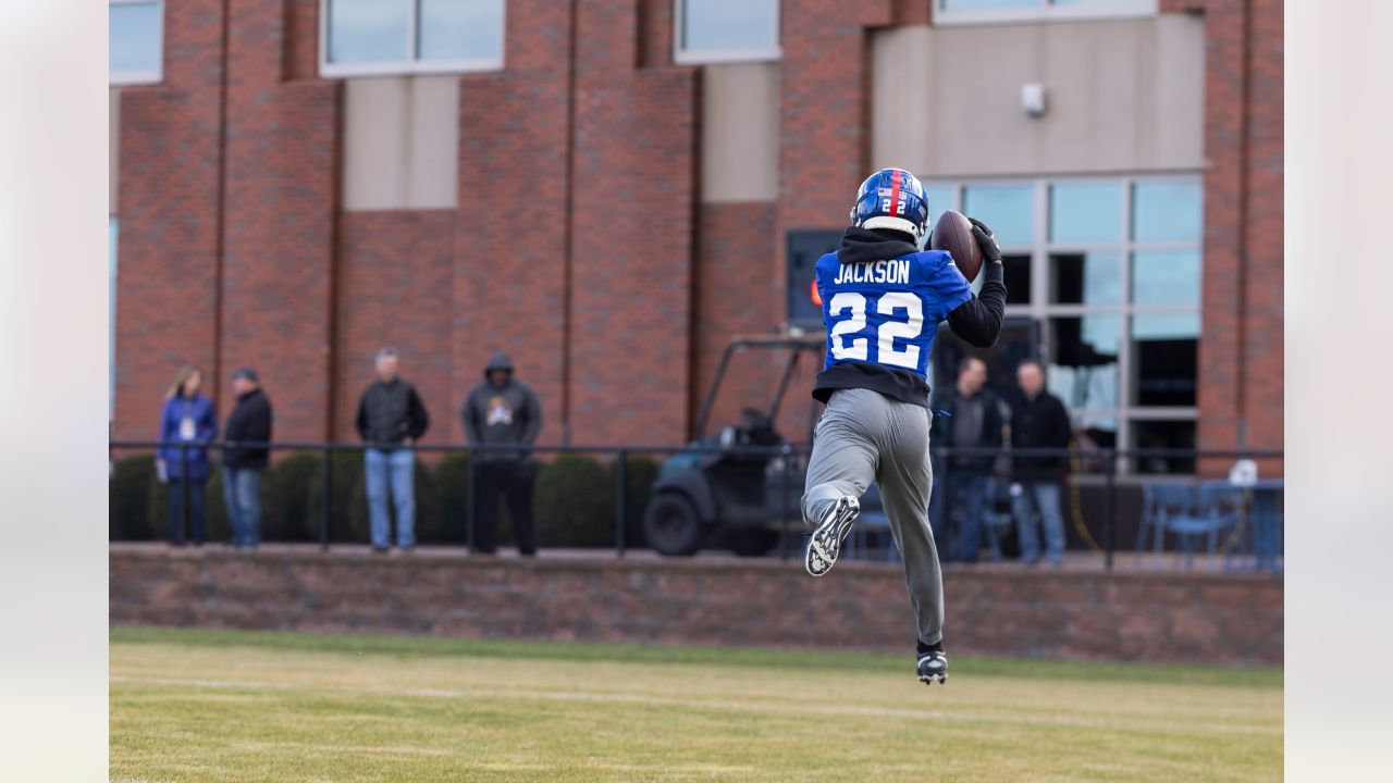 New York Giants cornerback Zyon Gilbert (38) defends against the Washington  Commanders during an NFL football game Sunday, Dec. 4, 2022, in East  Rutherford, N.J. (AP Photo/Adam Hunger Stock Photo - Alamy