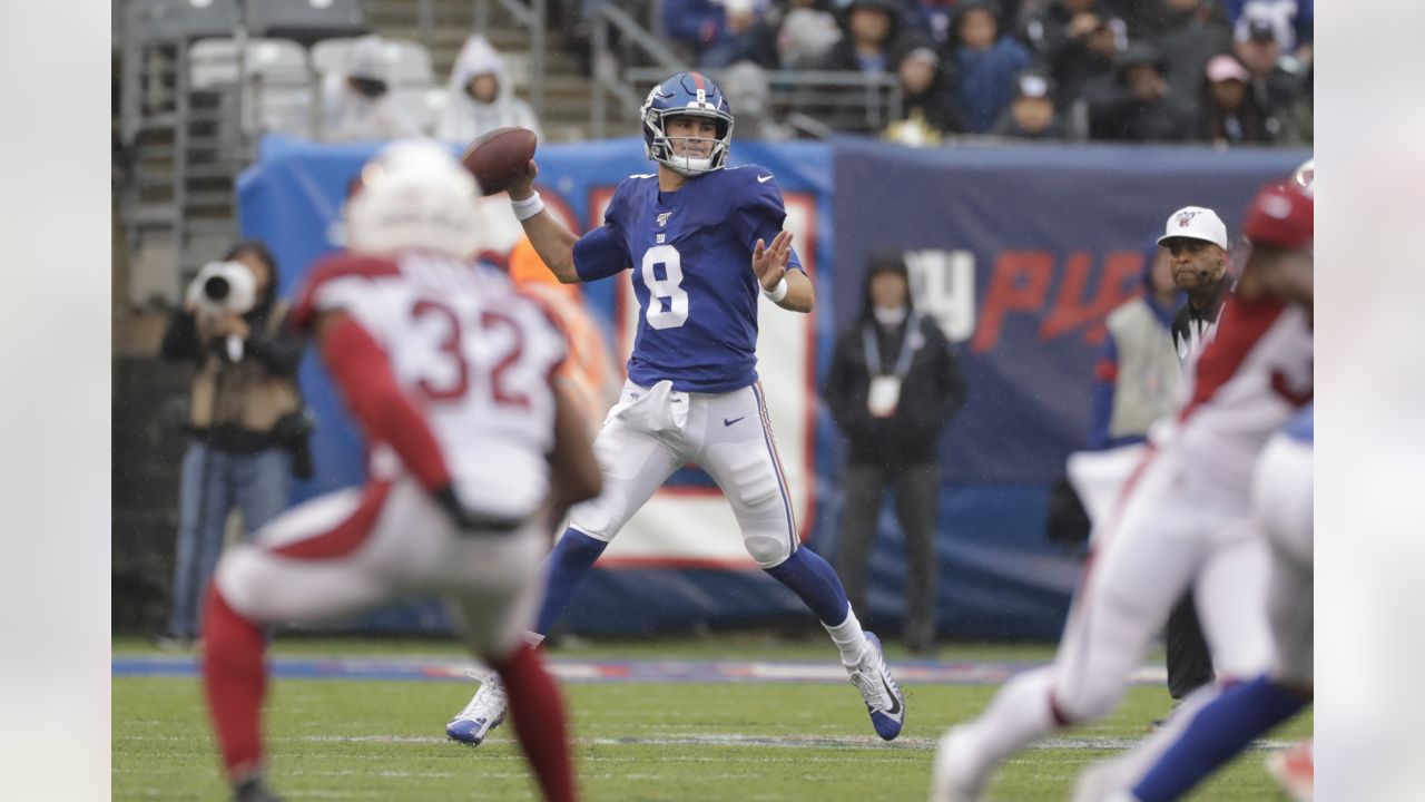 New York Giants quarterback Jeff Hostetler scrambles for 19 yards and a  touchdown against the Phoenix Cardinals during the first quarter of their  game in Tempe, Arizona Sunday, Nov. 5, 1989. The