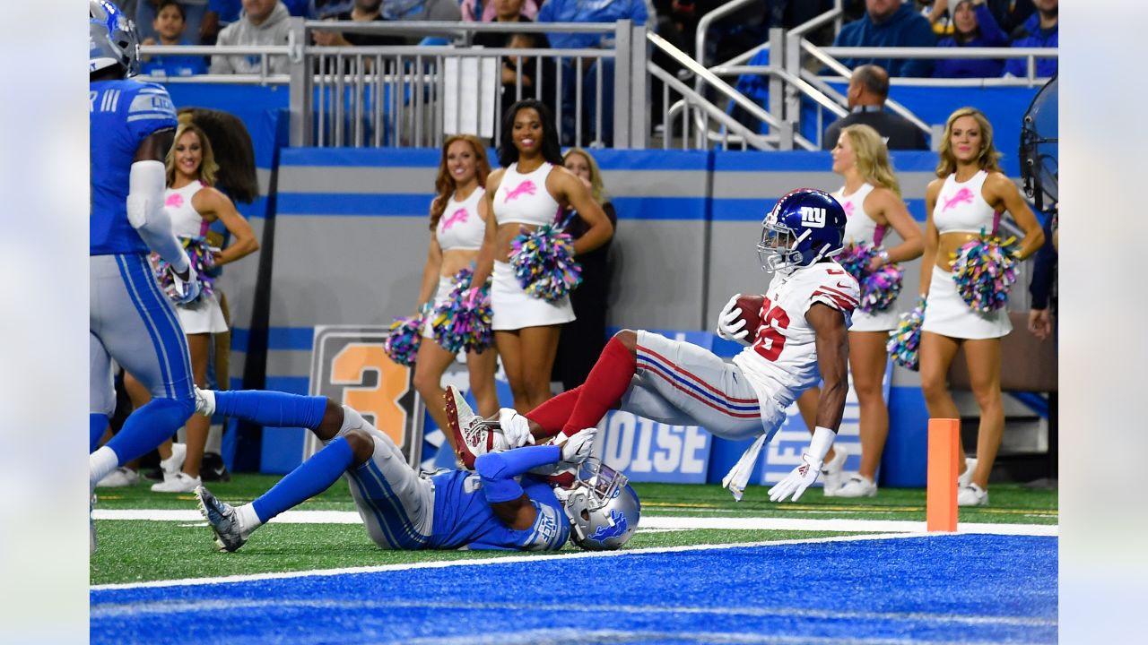 Lions vs. Giants: Cheer Photos