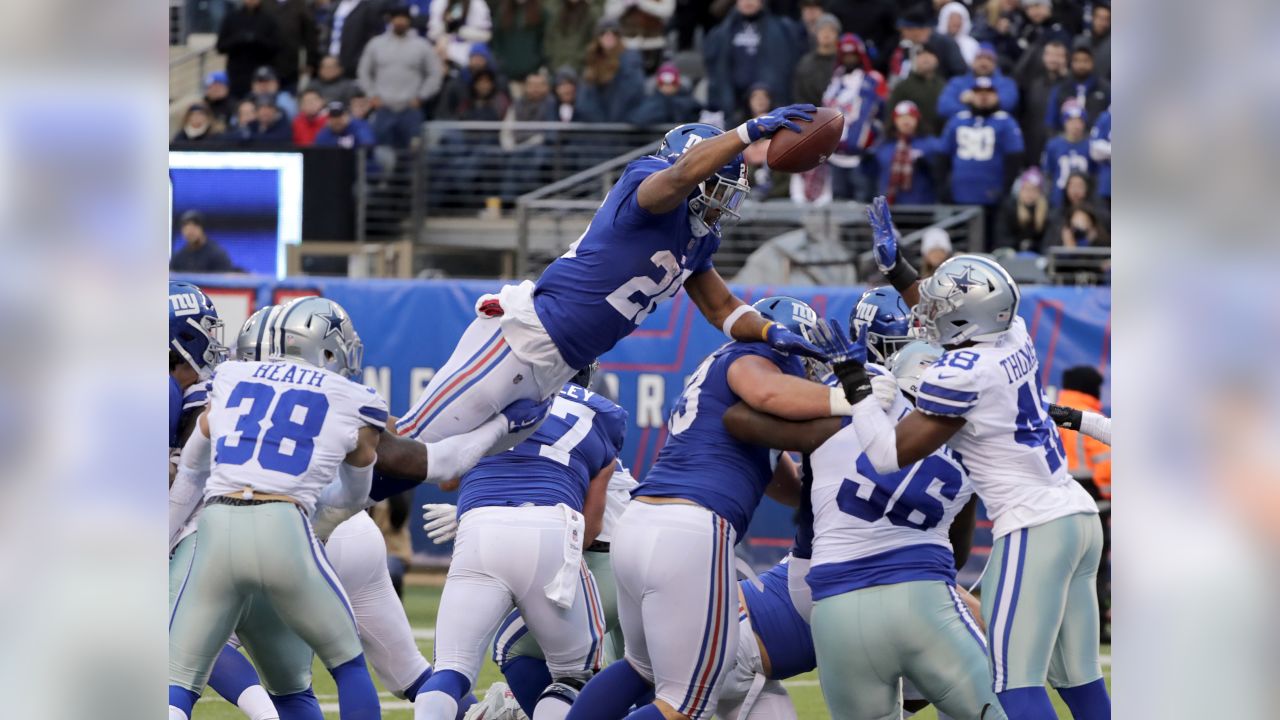 Giants' Saquon Barkley wears FDNY shirt in pregame warmups