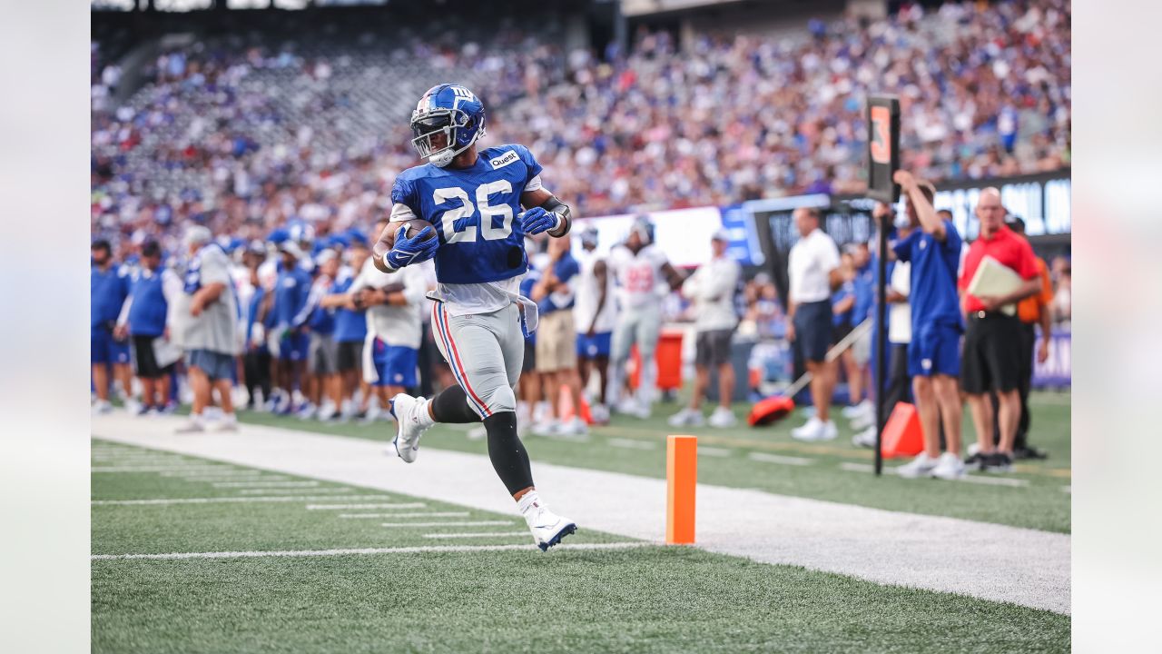 Daniel Jones received a standing ovation from the MetLife Stadium crowd -  and high praise from his teammates and coaches - after leading…