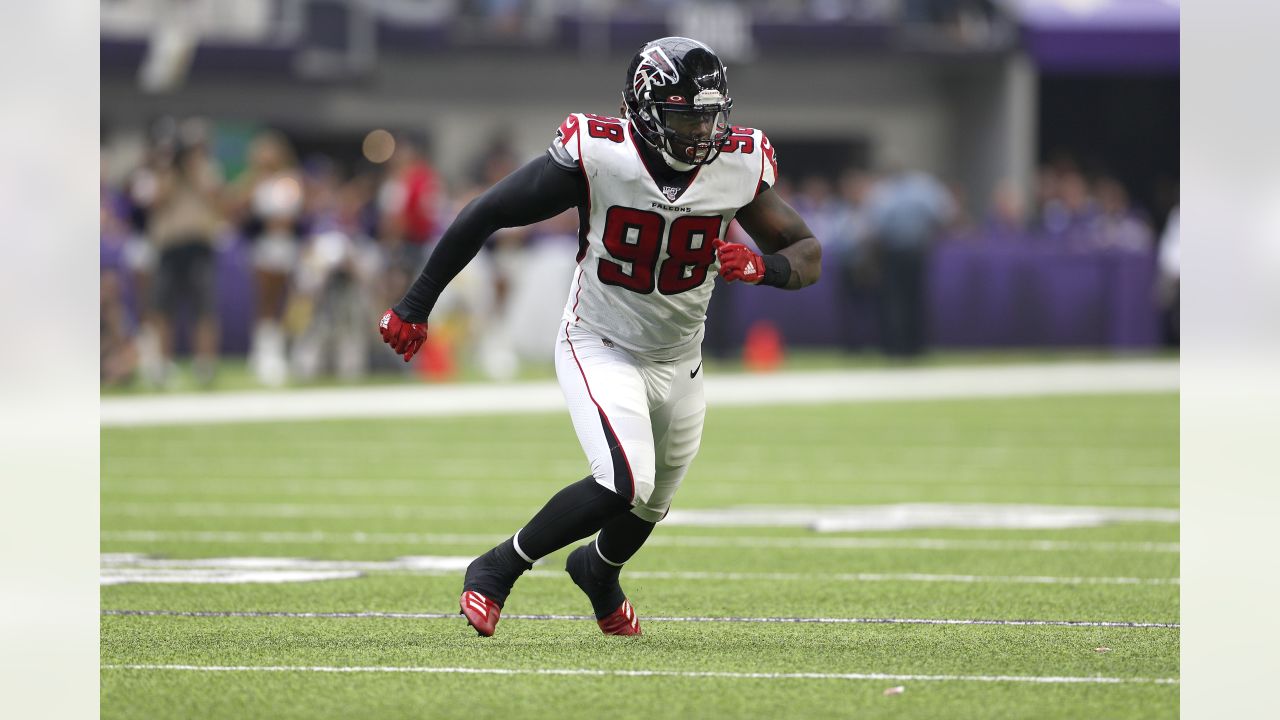 Falcons trade up, add edge defender Takkarist McKinley