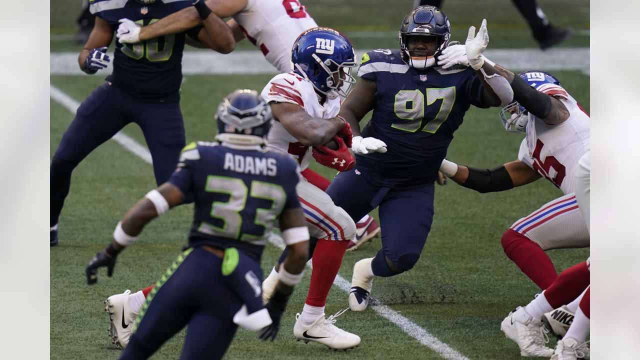 Video: Poona Ford scores fumble return touchdown in Seahawks mock game -  Field Gulls