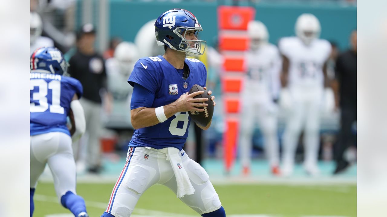Daniel Jones Relentlessly Roasted After Giants QB Throws Two Interceptions  in Loss to Bucs