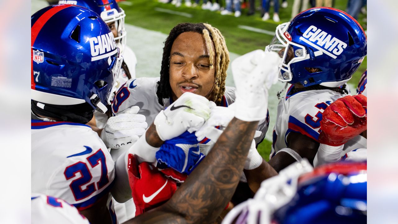 New York Giants linebacker Kayvon Thibodeaux (5) looks to defend during an  NFL football game against the Dallas Cowboys on Thursday, November 24, 2022,  in Arlington, Texas. (AP Photo/Matt Patterson Stock Photo - Alamy