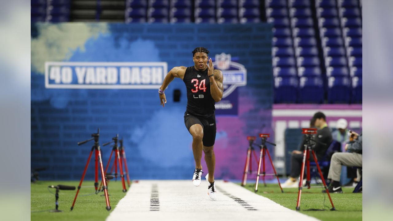 Do-it-all defender Isaiah Simmons posts blistering 4.39 in 40-yard dash -  ESPN